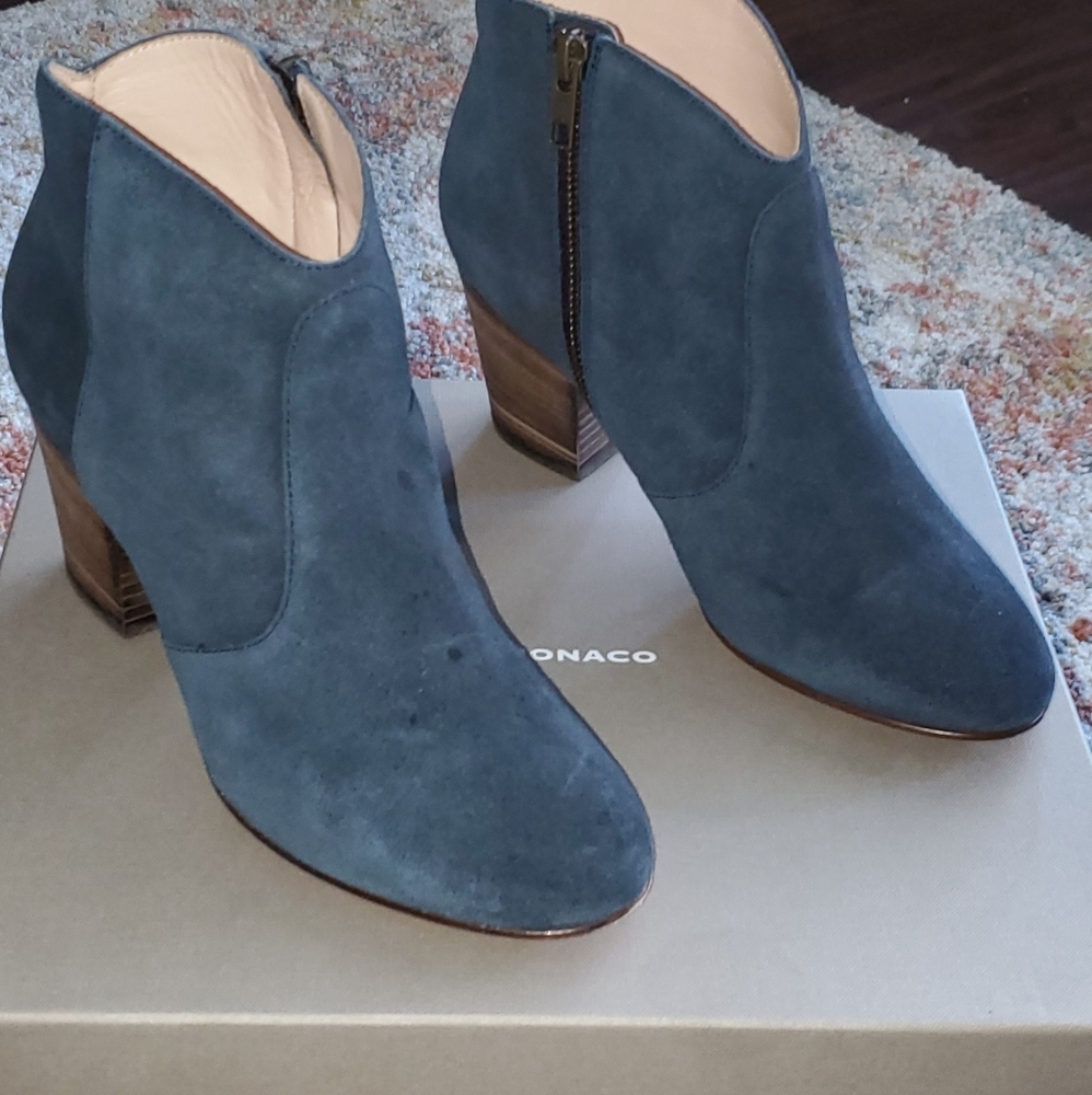 Club Monaco Navy ankle Bootie